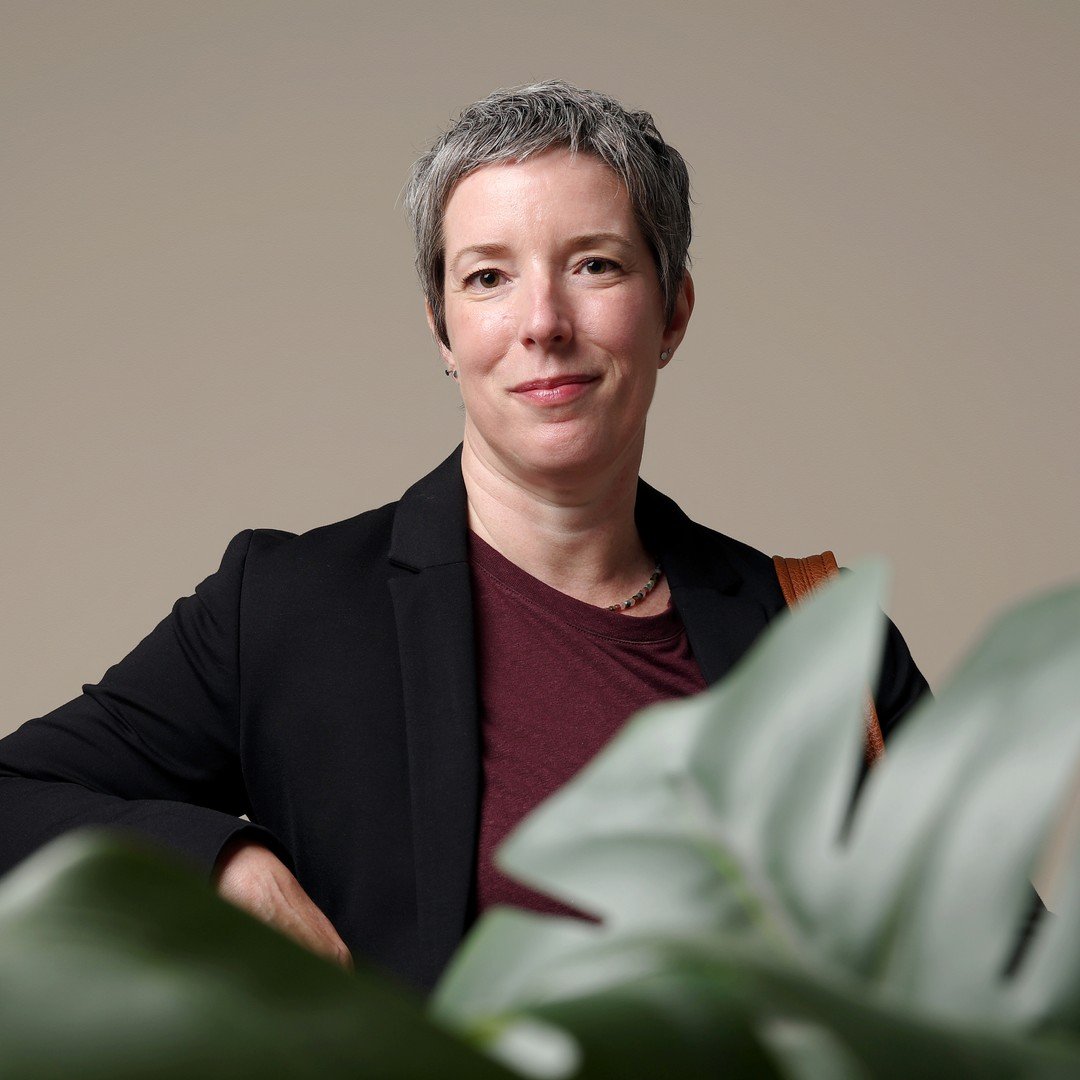 Marie-Christine Lachance, souriante, en veston foncé.